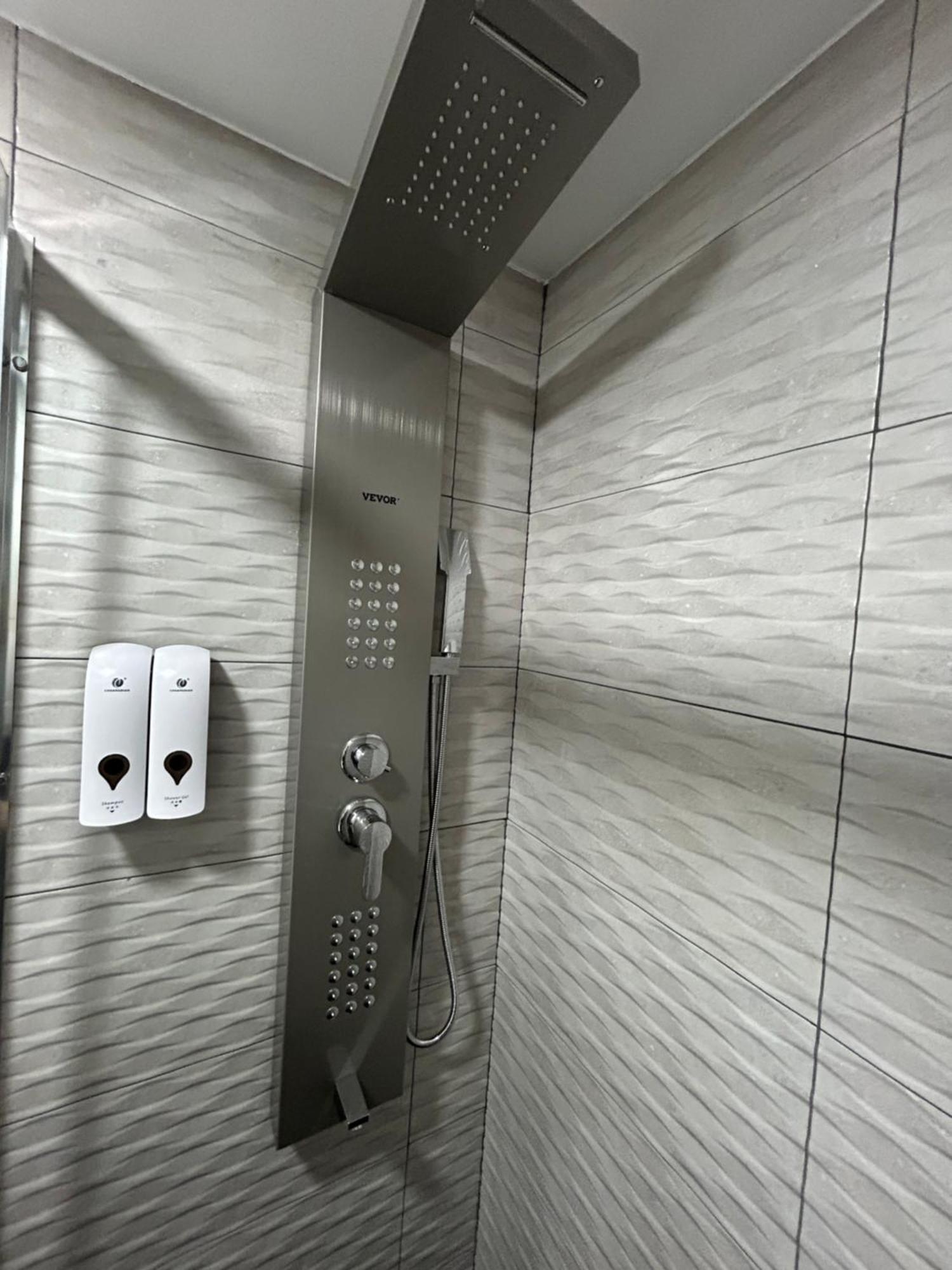 מדריד Habitacion Con Jacuzzi Y Bano Privado מראה חיצוני תמונה
