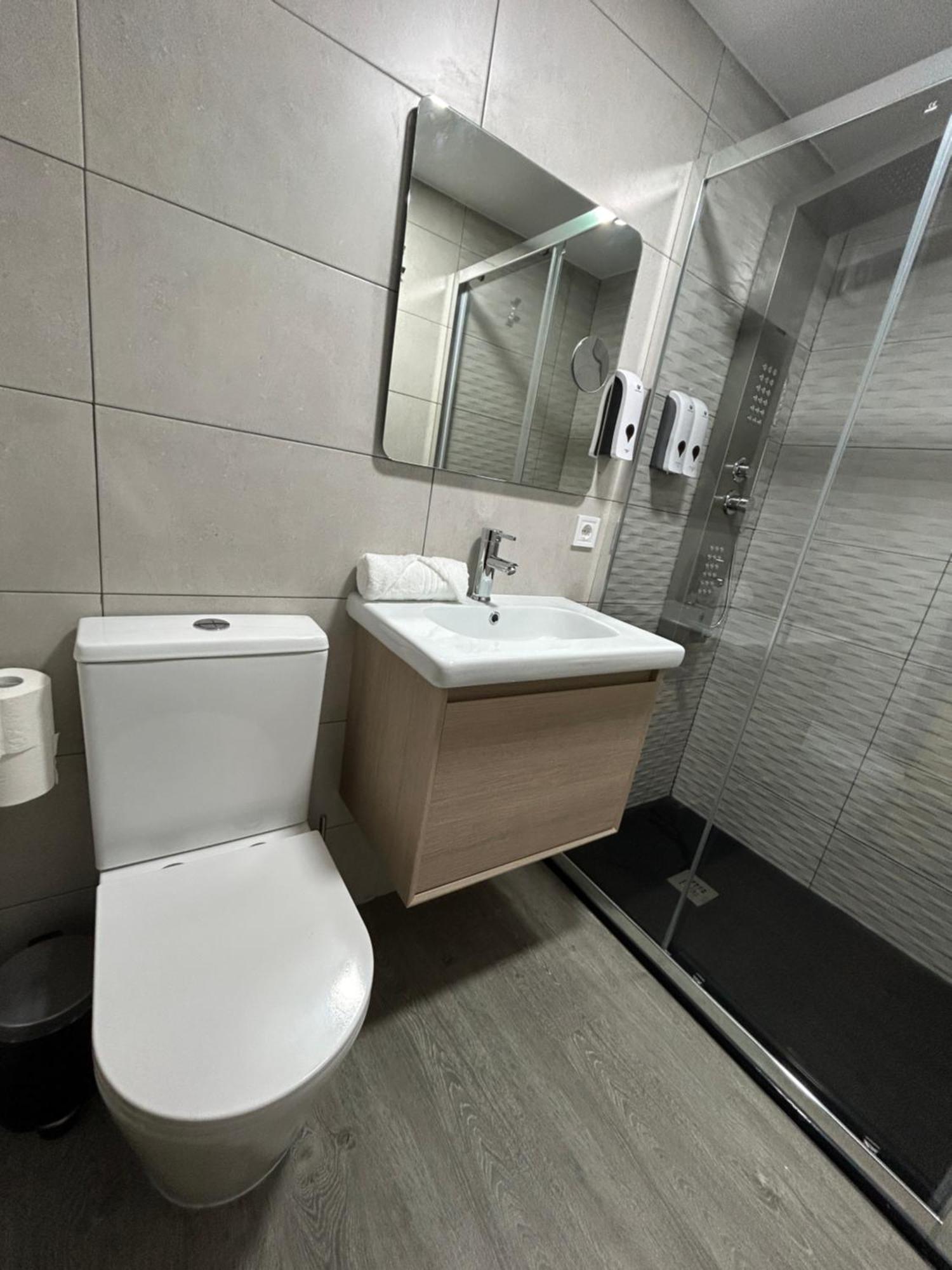 מדריד Habitacion Con Jacuzzi Y Bano Privado מראה חיצוני תמונה
